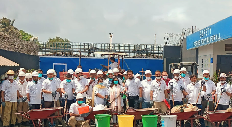 TOTAL PARCO mobilized its internal and external stakeholders for a massive cleaning activity at Keamari, Karachi. The activity was conducted under TOTAL PARCO’s employee volunteer program, ACTION. Stakeholders included Karachi Port Trust, local police department and transporters.